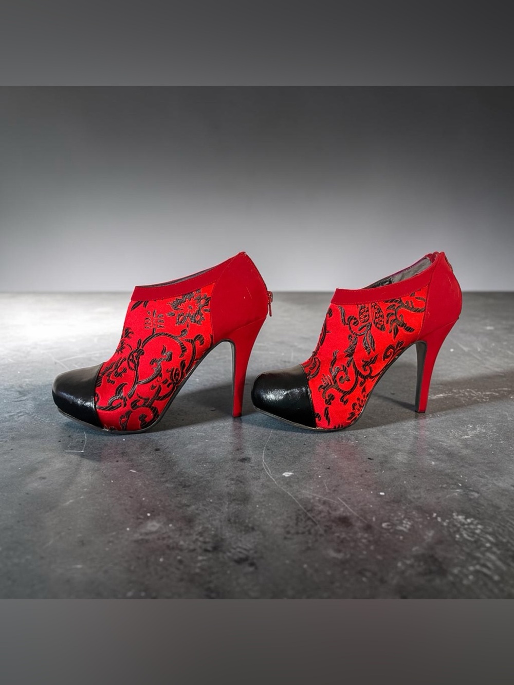 Dollhouse Red and Black Floral Pattern Women's High-Heel Booties - Size 8